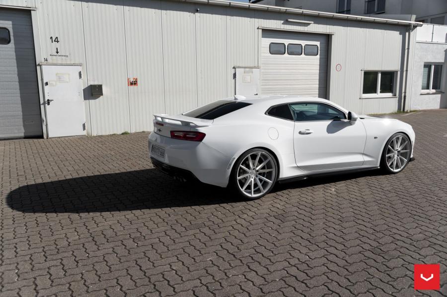  Chevrolet Camaro on Vossen Wheels (VFS1) 2017 года  (фото 9 из 19)